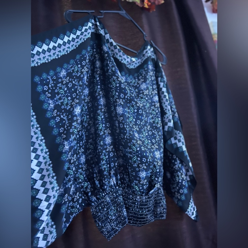 Max studios handkerchief blouse. Size L. Could fit as a size S.